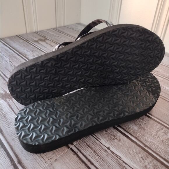 Teva EUC Olowahu Black Strappy Flip-Flops Sandals Women's 9 #6840 - Picture 5 of 7